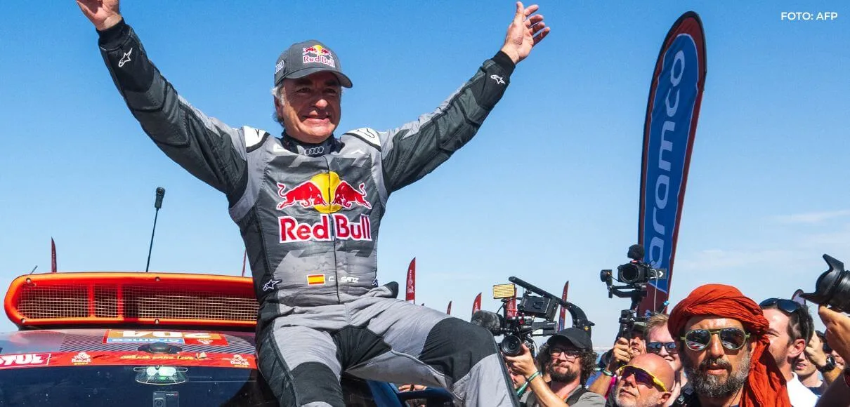 La leyenda Carlos Sainz firma su cuarto Dakar a los 61 años