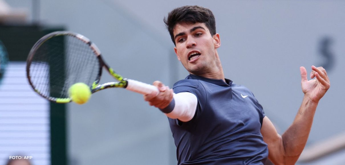 Alcaraz vence a Tsitsipas y se cita con Sinner en semifinales de Roland Garros